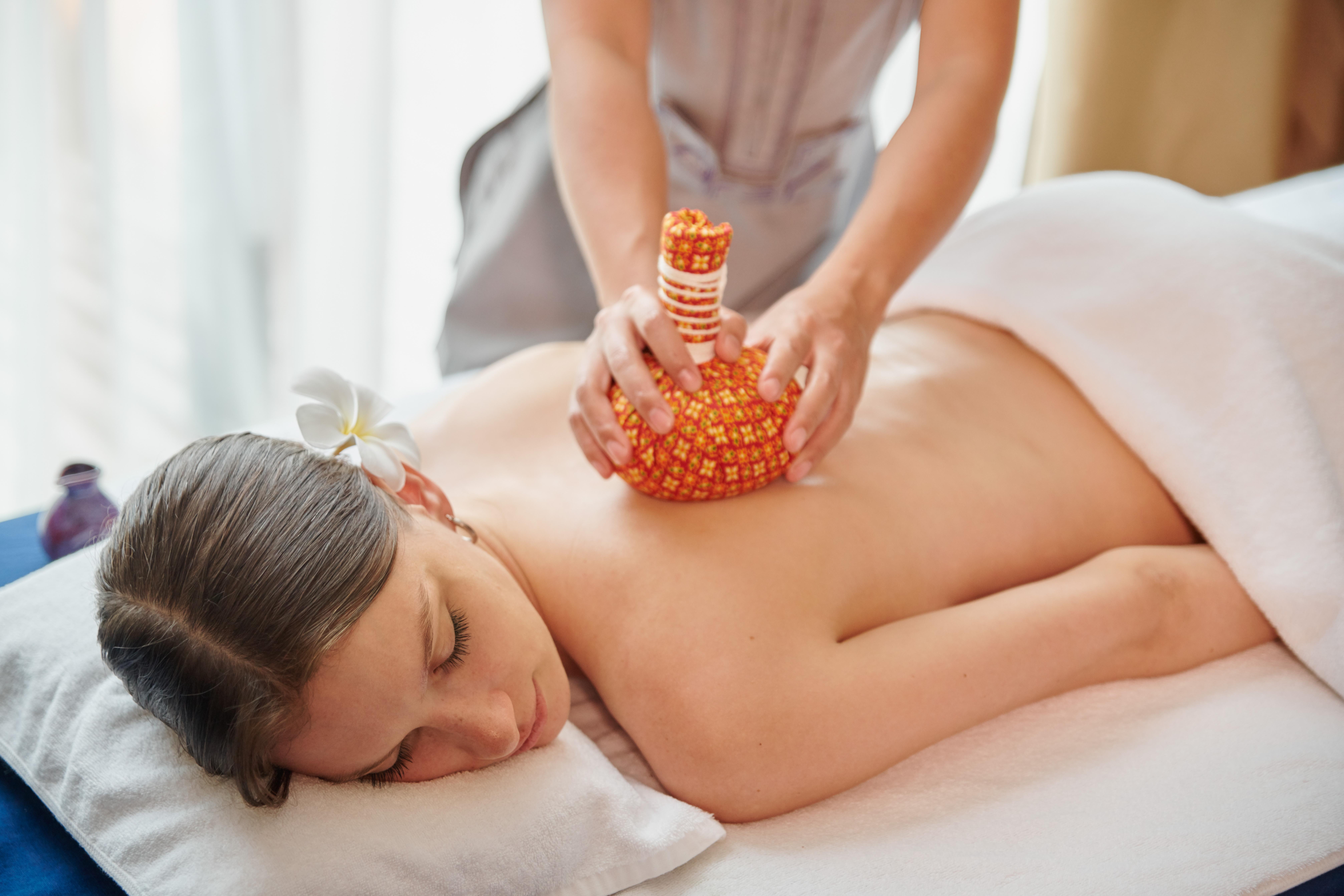 Salinda Resort Phu Quoc - Sparkling Wine Breakfast Εξωτερικό φωτογραφία Thai massage with hot herbal compress